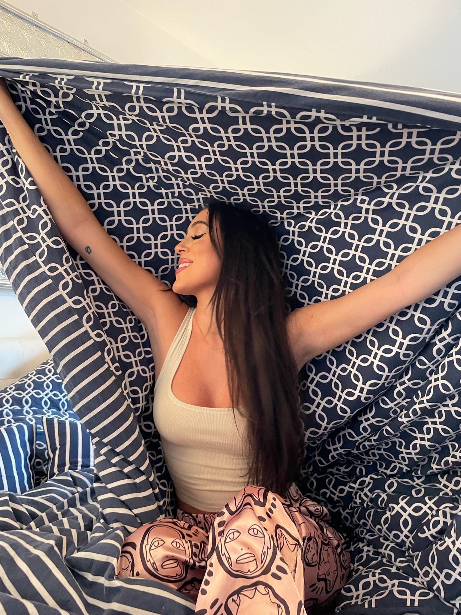 Queen Porto Pair 1 (White crosses bottom sheet + duvet)